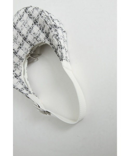 &. NOSTALGIA(アンドドットノスタルジア)の「ツイードハーフムーンバッグ(ショルダーバッグ・レディース・ブラック/ホワイト・FREE)」の15枚目の写真