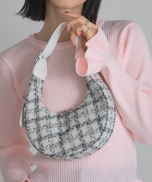 &. NOSTALGIA(アンドドットノスタルジア)の「ツイードハーフムーンバッグ(ショルダーバッグ・レディース・ブラック/ホワイト・FREE)」の9枚目の写真