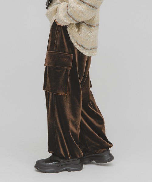 KBF（ケイビーエフ）の「ベロアカーゴパンツ（その他パンツ・レディース・ブラック/ブラウン/ライトベージュ/ブラウン系その他・ONE）」の4枚目の写真