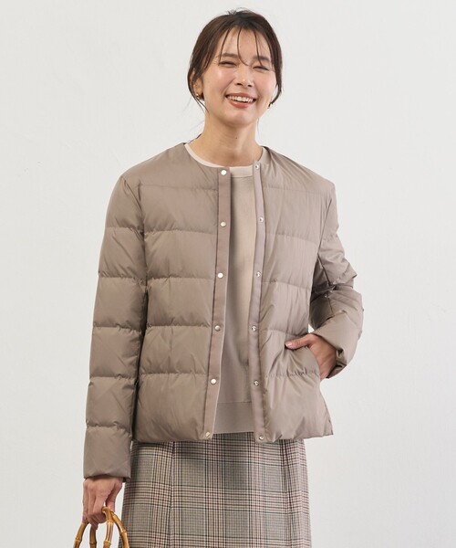J.PRESS(ジェイプレス)の「【洗える】ライトダウン ノーカラー ジャケット(ダウンジャケット/コート・レディース・ブラウン系/グレー系/アイボリー系/ブラック系・T15/T13)」の2枚目の写真