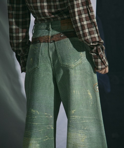GATELESS（ゲートレス）の「【GATELESS】VINTAGE PRINT BUGGY DENIM PANTS / 【ゲートレス】ビンテージプリントバギーデニムパンツ（デニムパンツ・レディース・ライトブルー・L/S/M）」の2枚目の写真