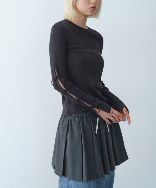 CODE A（コードエー）の「ribbon slit pullover（ニット/セーター・レディース・アイボリー/ライトイエロー系/ダークグレー・00）」の2枚目の写真