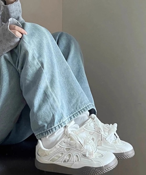 c.u.l（シーユーエル）の「パール レース紐  スニーカー culs151（スニーカー・レディース・シルバー/ホワイト・38/37/36/39）」の2枚目の写真