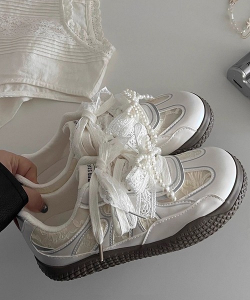 c.u.l（シーユーエル）の「パール レース紐  スニーカー culs151（スニーカー・レディース・シルバー/ホワイト・38/37/36/39）」の3枚目の写真