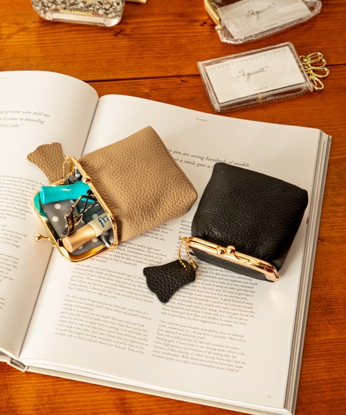 MILLION CARATS(ミリオンカラッツ)の「“レザー×コンパクト”《LibCurate》上質を日常に添える。心地よさと遊び心でバッグの中を整える、等身大の“潤う暮らし”ミニポーチ小さな毎日に品を足す、リアルに使える本革の相棒。自分らしい整理整頓で、毎日がちょっと軽やかに。(ポーチ・レディース・ベージュ/ブラック・FREE)」の3枚目の写真