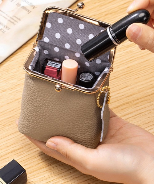 MILLION CARATS(ミリオンカラッツ)の「“レザー×コンパクト”《LibCurate》上質を日常に添える。心地よさと遊び心でバッグの中を整える、等身大の“潤う暮らし”ミニポーチ小さな毎日に品を足す、リアルに使える本革の相棒。自分らしい整理整頓で、毎日がちょっと軽やかに。(ポーチ・レディース・ベージュ/ブラック・FREE)」の5枚目の写真