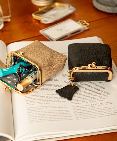 MILLION CARATS(ミリオンカラッツ)の「“レザー×コンパクト”《LibCurate》上質を日常に添える。心地よさと遊び心でバッグの中を整える、等身大の“潤う暮らし”ミニポーチ小さな毎日に品を足す、リアルに使える本革の相棒。自分らしい整理整頓で、毎日がちょっと軽やかに。(ポーチ・レディース・ベージュ/ブラック・FREE)」の6枚目の写真