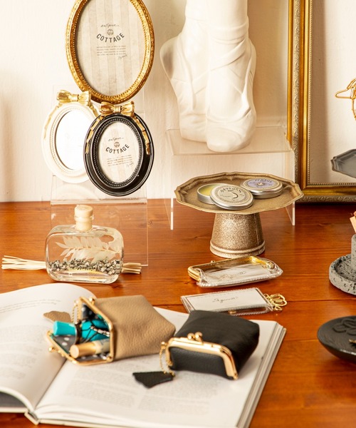 MILLION CARATS(ミリオンカラッツ)の「“レザー×コンパクト”《LibCurate》上質を日常に添える。心地よさと遊び心でバッグの中を整える、等身大の“潤う暮らし”ミニポーチ小さな毎日に品を足す、リアルに使える本革の相棒。自分らしい整理整頓で、毎日がちょっと軽やかに。(ポーチ・レディース・ベージュ/ブラック・FREE)」の7枚目の写真