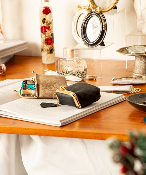 MILLION CARATS(ミリオンカラッツ)の「“レザー×コンパクト”《LibCurate》上質を日常に添える。心地よさと遊び心でバッグの中を整える、等身大の“潤う暮らし”ミニポーチ小さな毎日に品を足す、リアルに使える本革の相棒。自分らしい整理整頓で、毎日がちょっと軽やかに。(ポーチ・レディース・ベージュ/ブラック・FREE)」の8枚目の写真