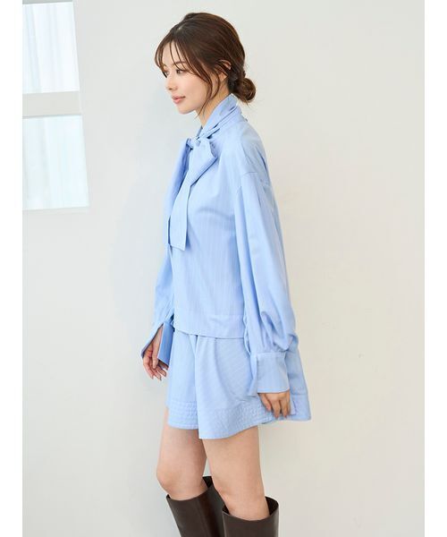 SNIDEL（スナイデル）の「Sustainableバリエボリュームチュニックブラウス（シャツ/ブラウス・レディース・オフホワイト/マルチ/ストライプ・F）」の11枚目の写真