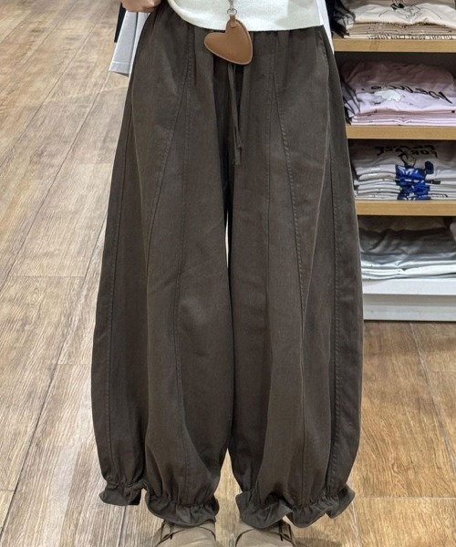 SallyLunn(サリーラン)の「裾フリルワイドパンツ(その他パンツ・レディース・ベージュ/モカ/グレー・L/M)」の3枚目の写真