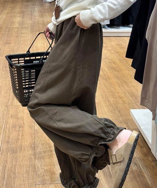 SallyLunn(サリーラン)の「裾フリルワイドパンツ(その他パンツ・レディース・ベージュ/モカ/グレー・L/M)」の7枚目の写真