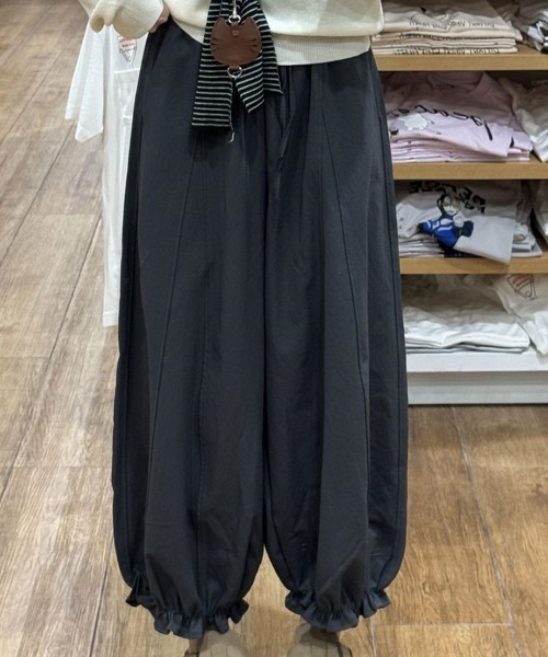 SallyLunn(サリーラン)の「裾フリルワイドパンツ(その他パンツ・レディース・ベージュ/モカ/グレー・L/M)」の9枚目の写真