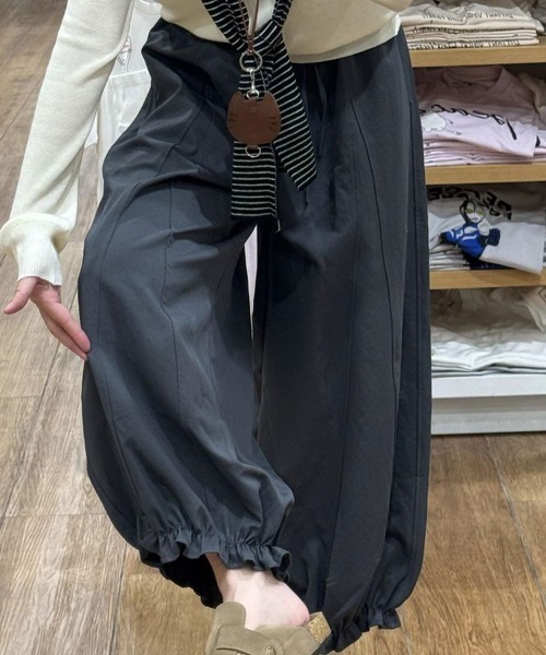 SallyLunn(サリーラン)の「裾フリルワイドパンツ(その他パンツ・レディース・ベージュ/モカ/グレー・L/M)」の11枚目の写真
