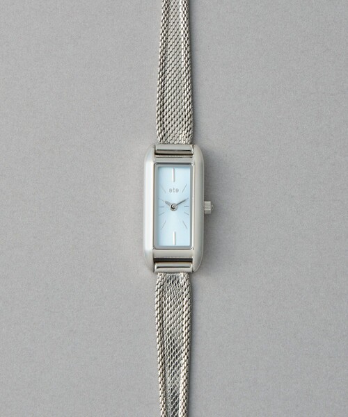 ete(エテ)の「レトロフェイス ダイヤモンド ウォッチ(アナログ腕時計・レディース・シルバー/イエローゴールド・FREE)」の1枚目の写真