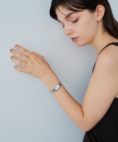 ete(エテ)の「レトロフェイス ダイヤモンド ウォッチ(アナログ腕時計・レディース・シルバー/イエローゴールド・FREE)」の9枚目の写真