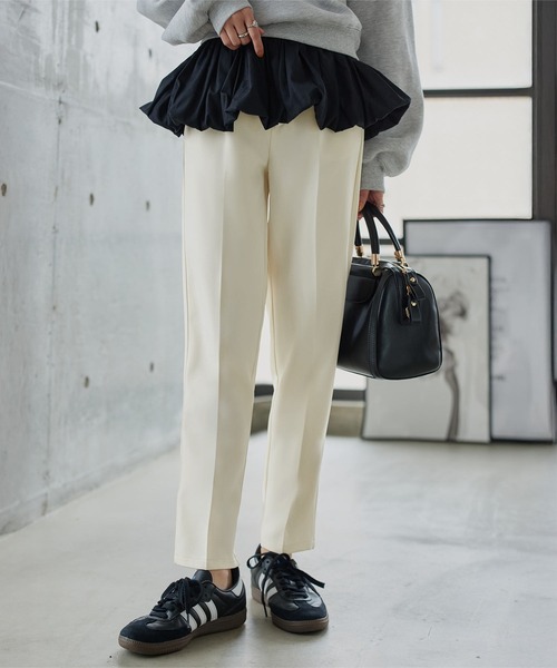 KOBE LETTUCE（コウベレタス）の「[ 撥水・防汚 ] シワになりにくいテーパードパンツ（スラックス・レディース・アイボリー/ブラック・M/S/PM/PS）」の6枚目の写真