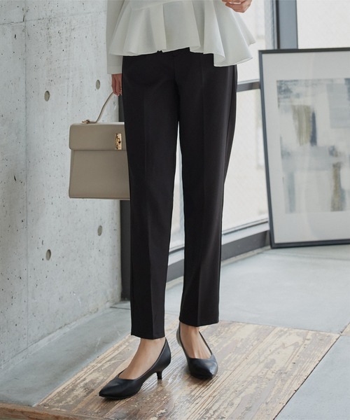 KOBE LETTUCE（コウベレタス）の「[ 撥水・防汚 ] シワになりにくいテーパードパンツ（スラックス・レディース・アイボリー/ブラック・M/S/PM/PS）」の10枚目の写真