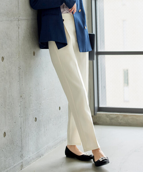 KOBE LETTUCE（コウベレタス）の「[ 撥水・防汚 ] シワになりにくいテーパードパンツ（スラックス・レディース・アイボリー/ブラック・M/S/PM/PS）」の22枚目の写真