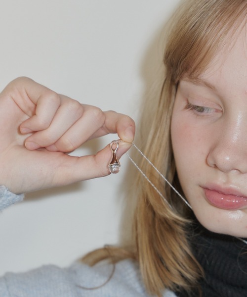 GIUNON（ジウノン）の「crystal drop long necklace / クリスタルドロップネックレス（ネックレス・レディース・シルバー・FREE）」の8枚目の写真