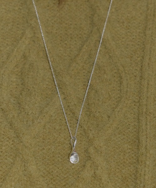 GIUNON（ジウノン）の「crystal drop long necklace / クリスタルドロップネックレス（ネックレス・レディース・シルバー・FREE）」の4枚目の写真