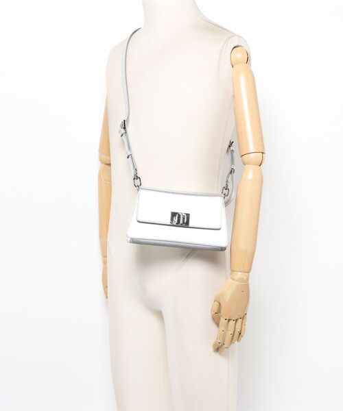 FURLA(フルラ)の「フルラ ゾエ ミニショルダーバッグ(クラッチバッグ・レディース・シルバー・ONE SIZE)」の10枚目の写真