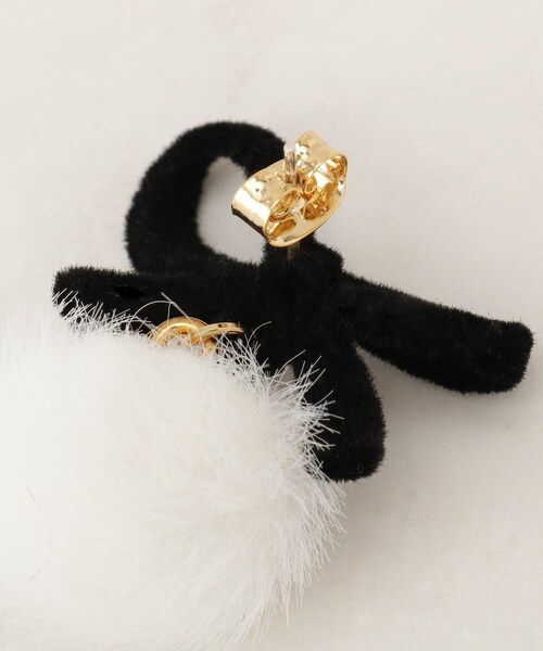 couture brooch（クチュールブローチ）の「ベロアリボンフェイクファーピアス（ピアス（両耳用）・レディース・ブラック・00）」の4枚目の写真