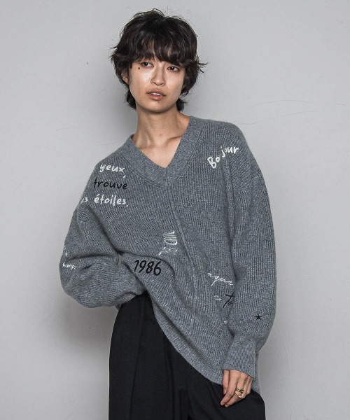 メッセージ刺繍Vネックニットプルオーバー≪手洗い可能≫（ニット