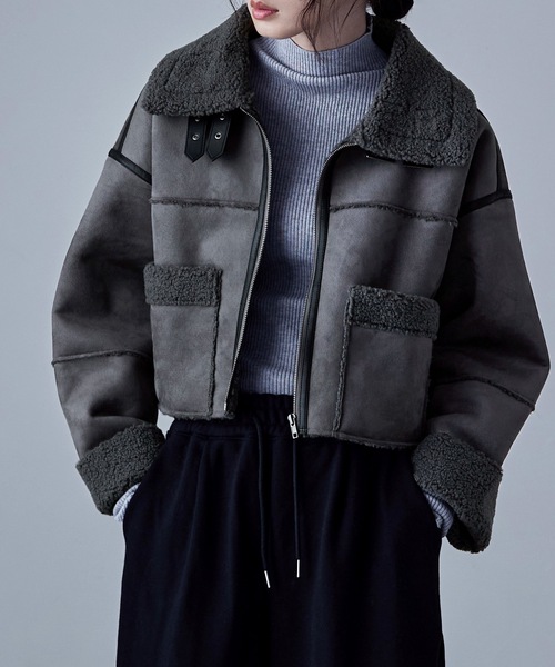 etoll.（エトル）の「フェイクムートンショートフライトジャケット（ブルゾン・レディース・キャメル/チャコール/ブラック/ブラウン・FREE）」の3枚目の写真