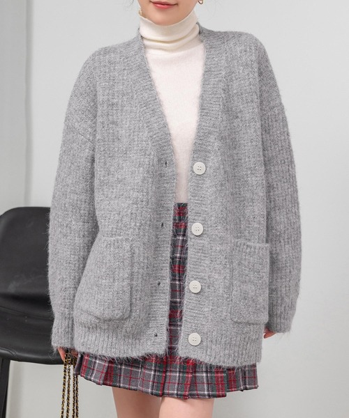 DAY CLOSET（デイ クローゼット）の「【ロング丈/もっちもちの肌さわり】長袖煌めくパール風ボタンのリブニットカーディガン/冷房対策（カーディガン/ボレロ・レディース・アイボリー/グレー・FREE）」の2枚目の写真
