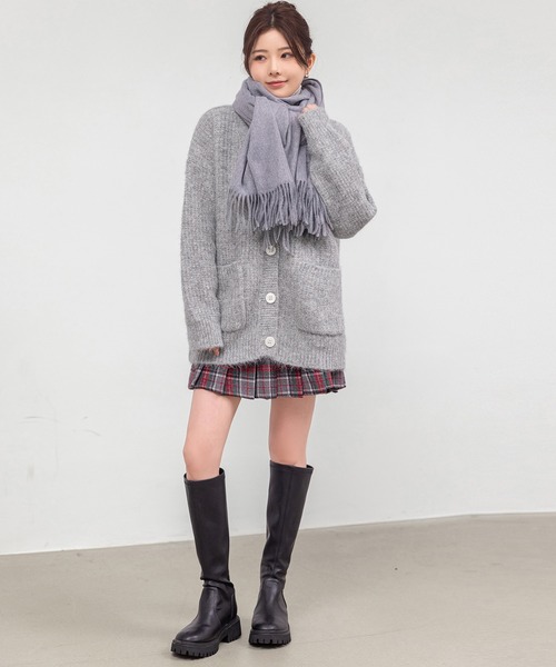 DAY CLOSET（デイ クローゼット）の「【ロング丈/もっちもちの肌さわり】長袖煌めくパール風ボタンのリブニットカーディガン/冷房対策（カーディガン/ボレロ・レディース・アイボリー/グレー・FREE）」の8枚目の写真