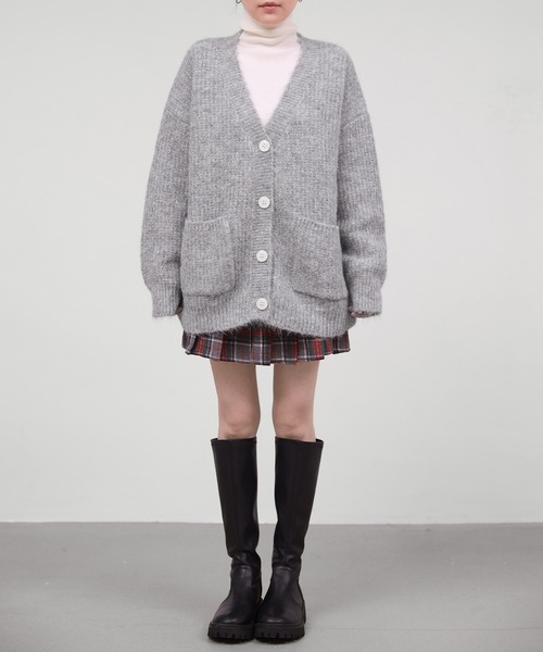 DAY CLOSET（デイ クローゼット）の「【ロング丈/もっちもちの肌さわり】長袖煌めくパール風ボタンのリブニットカーディガン/冷房対策（カーディガン/ボレロ・レディース・アイボリー/グレー・FREE）」の16枚目の写真