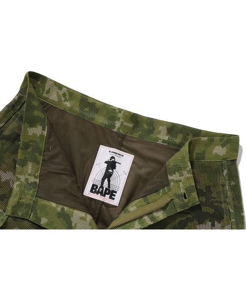 A BATHING APE（アベイシングエイプ）の「MULTI PIXEL CAMO CARGO RELAXED FIT SHORTS（その他パンツ・メンズ・グリーン・SMALL/XX-LARGE/MEDIUM/X-LARGE/LARGE）」の3枚目の写真