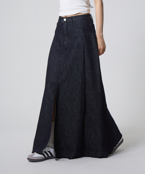 UNKNOWN PLANET(アンノウンプラネット)の「フロントスリットデニムロングスカートインディゴ(スカート・レディース・その他・SMALL/MEDIUM/LARGE)」の2枚目の写真