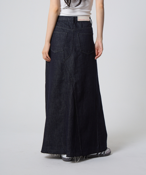 UNKNOWN PLANET(アンノウンプラネット)の「フロントスリットデニムロングスカートインディゴ(スカート・レディース・その他・SMALL/MEDIUM/LARGE)」の3枚目の写真