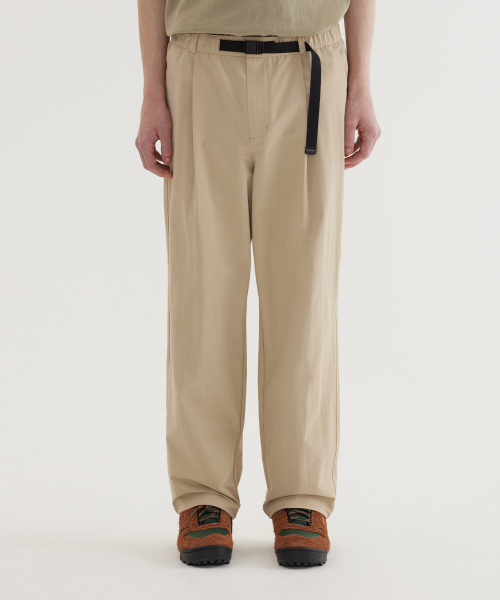 COVERNAT(カバーナット)の「レギュラーナイロンイージーパンツ ベージュ(その他パンツ・レディース・その他・SMALL/MEDIUM/LARGE/X-LARGE/XX-LARGE)」の1枚目の写真
