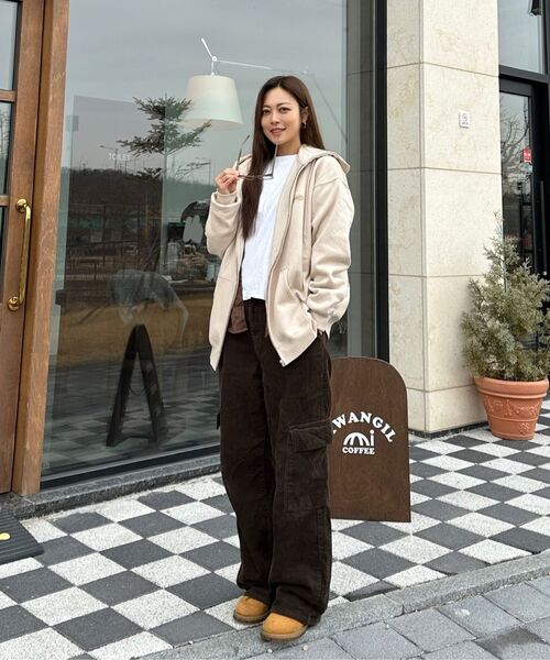 LIMELIGHT APPAREL(ライムライトアパレル)の「オペラルオーバルロゴジップアップフードオーバーサイズ(サンド/ブラウン)(パーカー・メンズ・その他・MEDIUM/LARGE/X-LARGE)」の3枚目の写真
