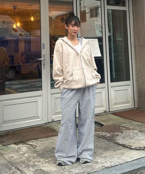 LIMELIGHT APPAREL(ライムライトアパレル)の「オペラルオーバルロゴジップアップフードオーバーサイズ(サンド/ブラウン)(パーカー・メンズ・その他・MEDIUM/LARGE/X-LARGE)」の6枚目の写真