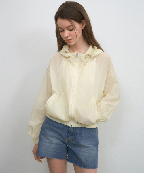 WEDNESDAYOASISFORWOMEN(ウェンズデー オアシス フォー ウーマン)の「シアフードパーカーウィンドブレーカー_CREAM(W25-OT02)(ナイロンジャケット・レディース・アイボリー・FREE)」の2枚目の写真