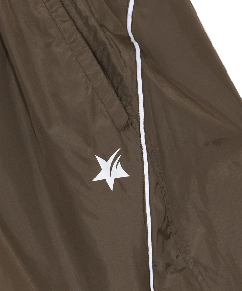 PHYSICAL DEPARTMENT（フィジカル デパートメント）の「LINE PIPING TRACK PANTS KHAKI BEIGE（スウェットパンツ・レディース・その他・SMALL/MEDIUM/LARGE/X-LARGE）」の4枚目の写真