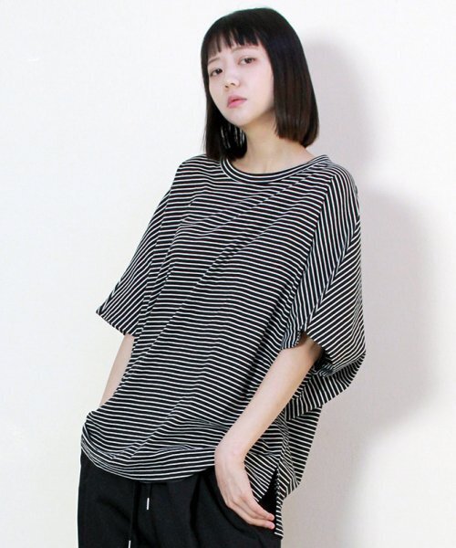 DEMARC(ドゥマーク)の「ピンストライプフレンチスリーブオーバーサイズ半袖Tシャツブラック(Tシャツ/カットソー・レディース・その他・MEDIUM/LARGE)」の2枚目の写真