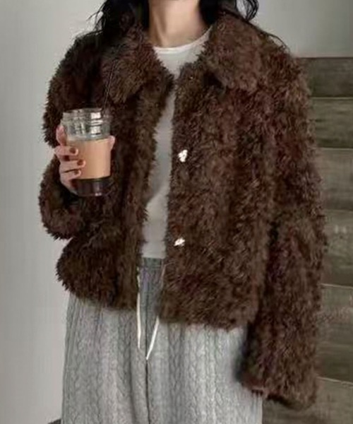 LAFFMO（ラフモ）の「襟付きフェイクファーショートコート（その他アウター・レディース・アイボリー/ライトグレー/ブラック/ブラウン・F）」の4枚目の写真