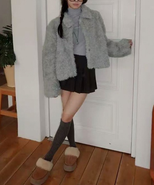 LAFFMO（ラフモ）の「襟付きフェイクファーショートコート（その他アウター・レディース・アイボリー/ライトグレー/ブラック/ブラウン・F）」の5枚目の写真