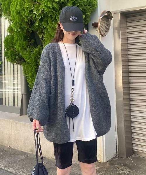 ISOOK（アイスー）の「ボリュームスリーブニットカーディガン(kiharu select) / 羽織り セーター オーバーサイズ ルーズ ビックシルエット 長袖 ブラウン チャコール（カーディガン/ボレロ・レディース・チャコール/ブラウン・FREE）」の2枚目の写真