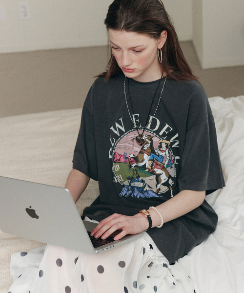 DEWEDEWE(デュイデュイ)の「オーバーサイズカウトップス_グレー(Tシャツ/カットソー・レディース・その他・FREE)」の3枚目の写真
