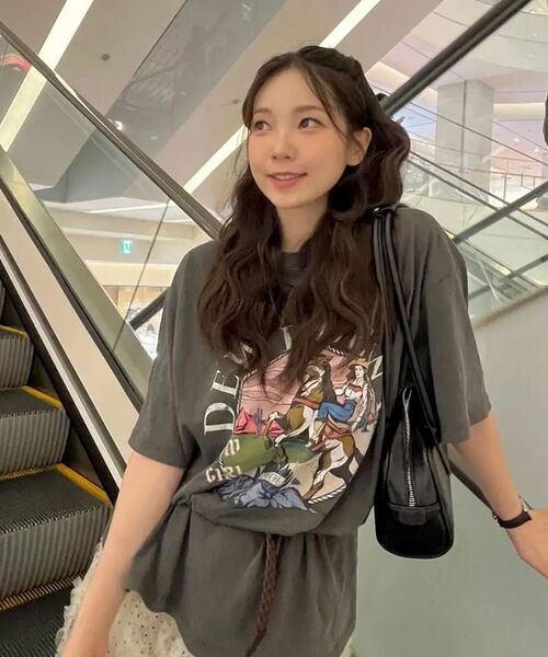 DEWEDEWE(デュイデュイ)の「オーバーサイズカウトップス_グレー(Tシャツ/カットソー・レディース・その他・FREE)」の6枚目の写真