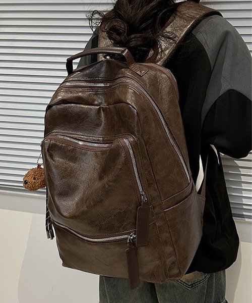WESTBOY（ウエストボーイ）の「ユニセックス シンプル レザーライク バックパック リュック キャリーオン WO25W10BG13（バックパック/リュック・メンズ・ブラック/ブラウン・FREE）」の5枚目の写真