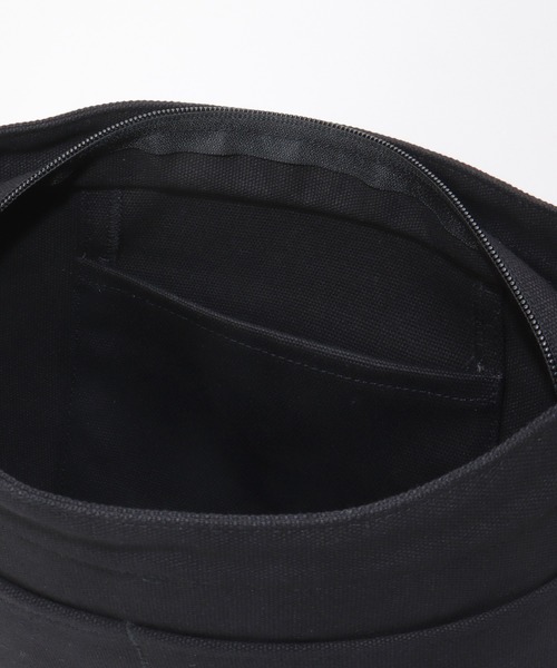 UNIVERSAL OVERALL(ユニバーサルオーバーオール)の「UNIVERSAL OVERALL ユニバーサルオーバーオール キャンバスダブルフェイスショルダーバッグ(ショルダーバッグ・メンズ・ブラック/グレー/オフホワイト/ブルー・FREE)」の13枚目の写真