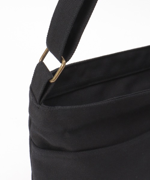 UNIVERSAL OVERALL(ユニバーサルオーバーオール)の「UNIVERSAL OVERALL ユニバーサルオーバーオール キャンバスダブルフェイスショルダーバッグ(ショルダーバッグ・メンズ・ブラック/グレー/オフホワイト/ブルー・FREE)」の10枚目の写真