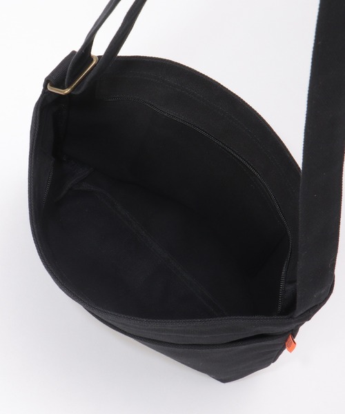 UNIVERSAL OVERALL(ユニバーサルオーバーオール)の「UNIVERSAL OVERALL ユニバーサルオーバーオール キャンバスダブルフェイスショルダーバッグ(ショルダーバッグ・メンズ・ブラック/グレー/オフホワイト/ブルー・FREE)」の14枚目の写真